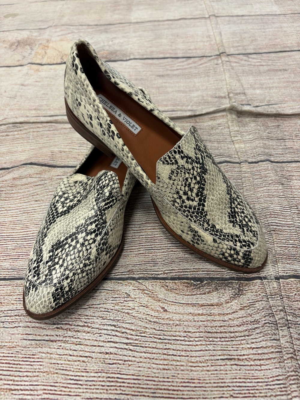 😍 Chelsea & Violet Snake-Print Slip-On Loafers in Ivory and Black